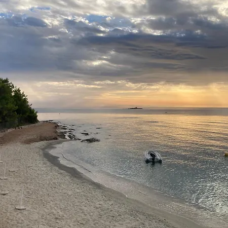 Loumar Oda ve Kahvaltı 4*